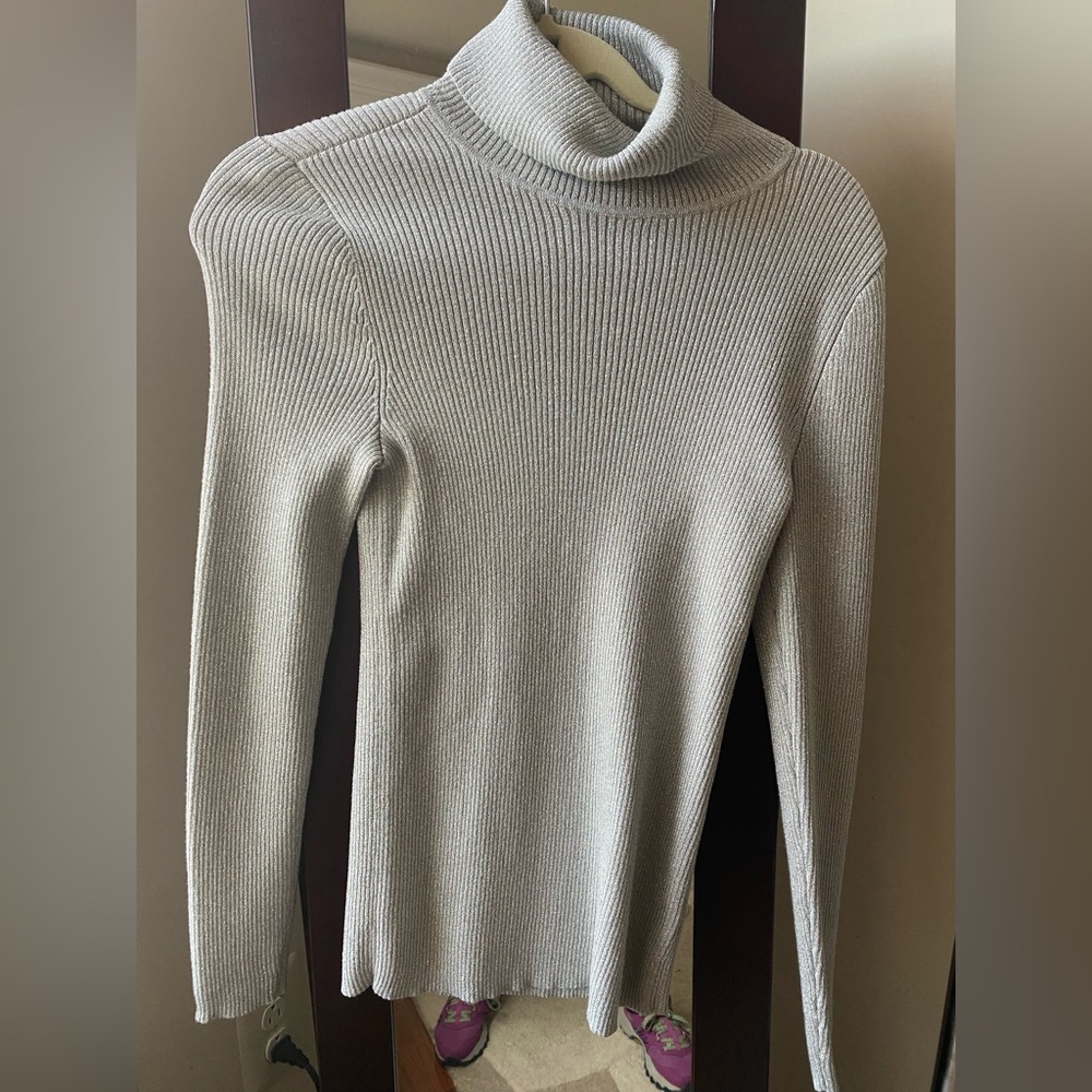 Long sleeve turtleneck silver “Lauren” by Ralph Lauren turtleneck sweater.